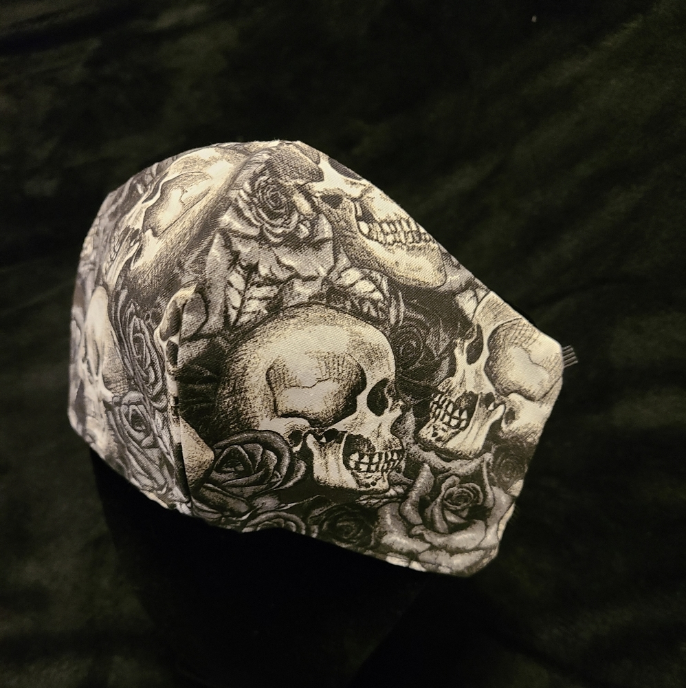 🌺Skulls and Roses Mask 🌺 - Picture 3 of 4